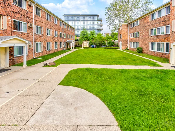 Wagon Wheel Apartments