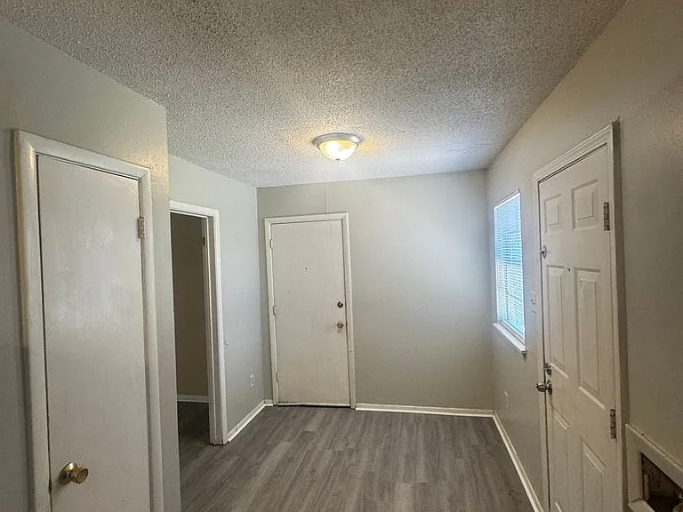 1919 S Woodland St — Photo 5