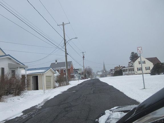 2nd image of 193 W Carroll St