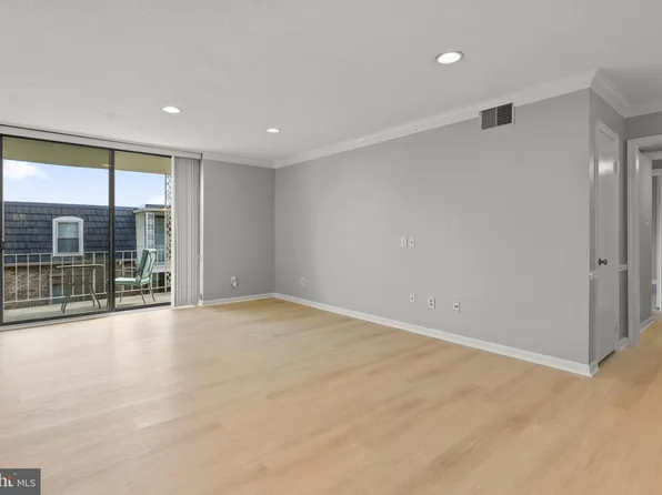 3119 Patrick Henry Dr APT 422, Falls Church, VA 22044