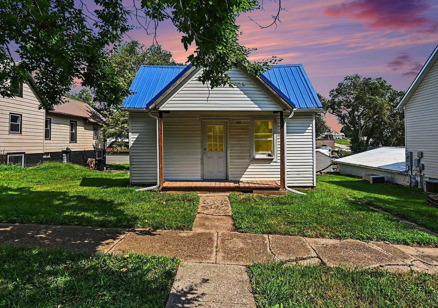 Charming 2 Bedroom with Washer & Dryer — Photo 1