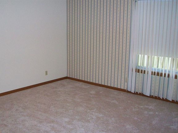 5th image of 2032 Vancouver Dr