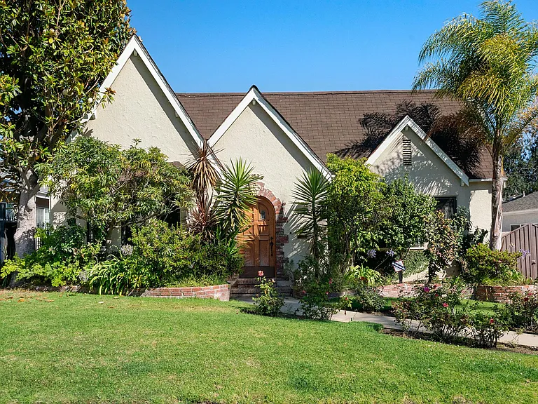 10530 Kinnard Ave — Photo 1