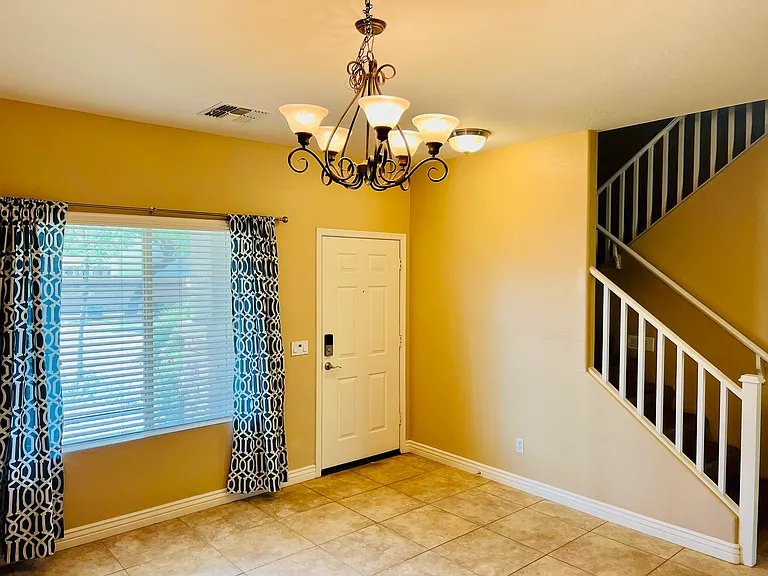 1326 E Macaw Dr — Photo 4