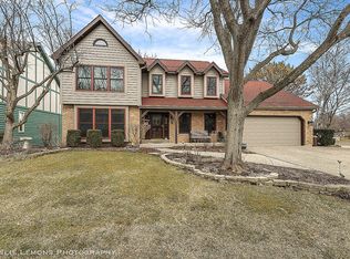 1405 E Gartner Rd, Naperville, IL 60540