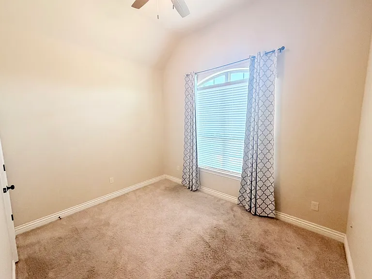2413 NW 159th Ter — Photo 8