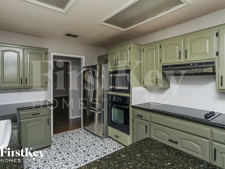 408 Flagstone Dr — Photo 6