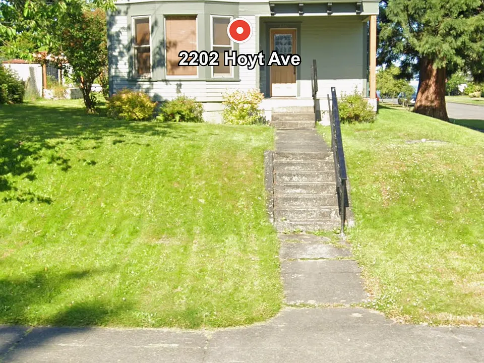 2202 Hoyt Ave