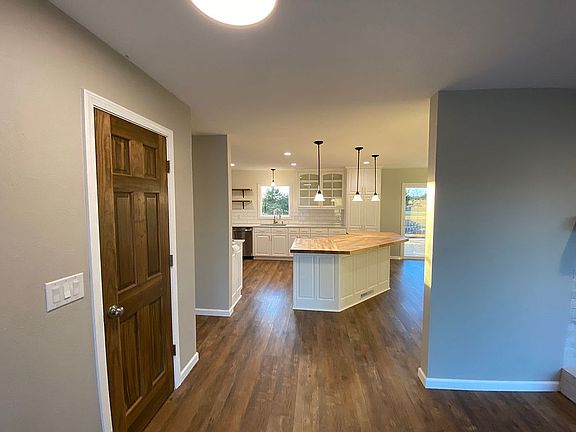 Front entry to LR/kitchen