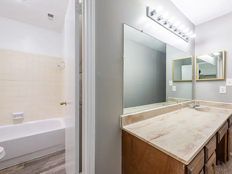 4605 & 4607 Menzer Rd — Photo 27