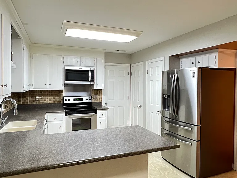 331 Glenpark Ln — Photo 6