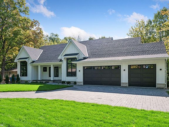 3rd image of 15 Maple Hill Dr