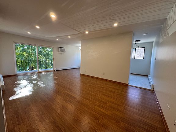 3rd image of 10425 S Mayfield Ave #2