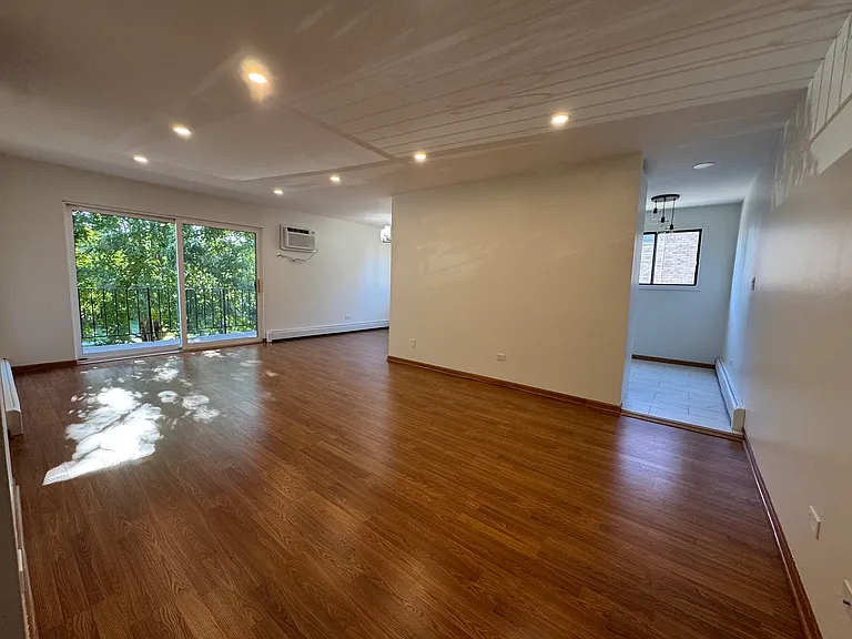 10425 Mayfield Ave #2W — Photo 3