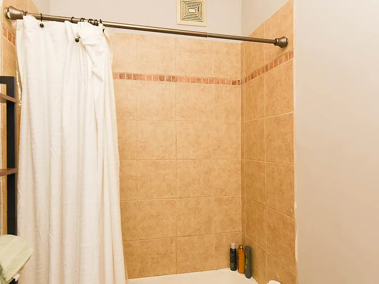 1358 W Barry Ave #W2 — Photo 19
