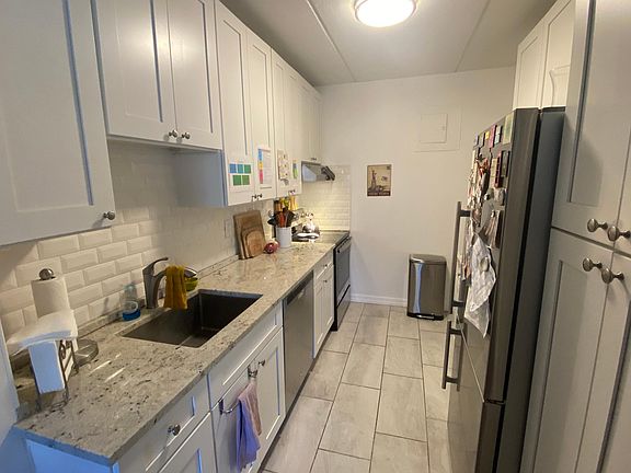 4th image of 422 Benedict Ave