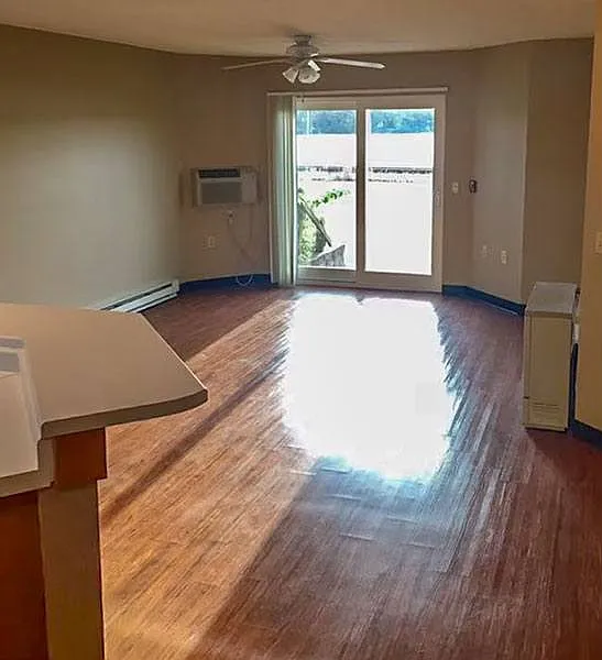 RIVERS EDGE RESIDENCES — Photo 4