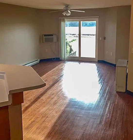 RIVERS EDGE RESIDENCES — Photo 4