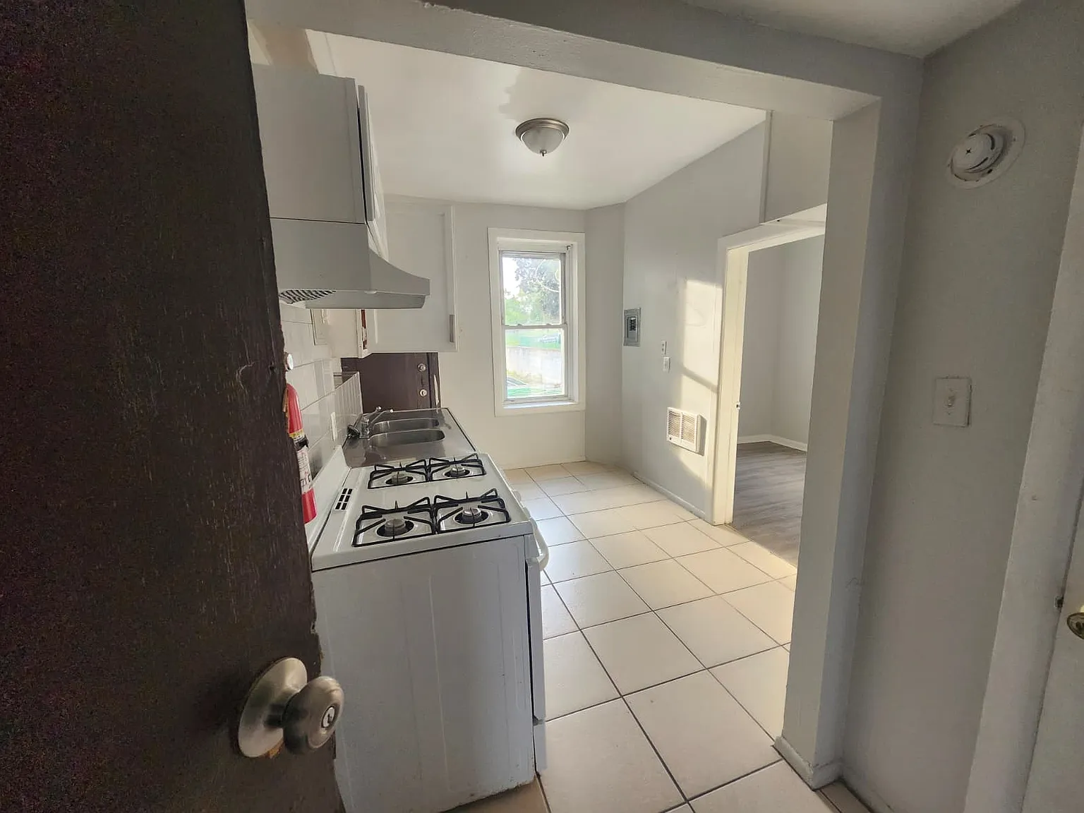 319 Herbert St — Photo 2