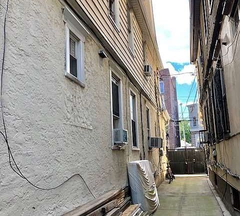 4th image of 9512 41st Ave