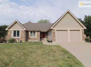 2112 SW Waterford Pl, Blue Springs, MO 64015