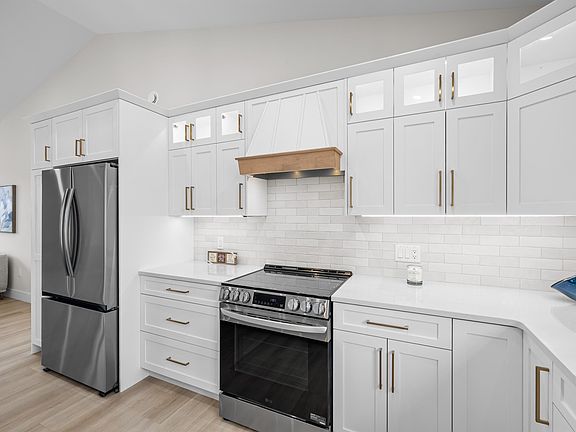 5th image of 37 Hudson Ave