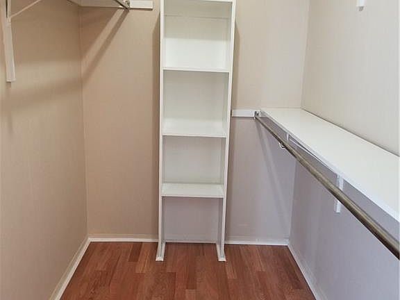 5th image of 515 W Lookout Dr APT 212