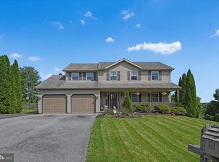 305 Forest Wood Dr, Pottsville, PA 17901