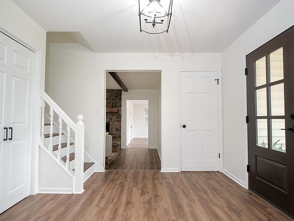 4th image of 1810 Meadowlark Dr