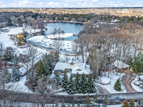 4839 W Wickford, Bloomfield Hills, MI 48302