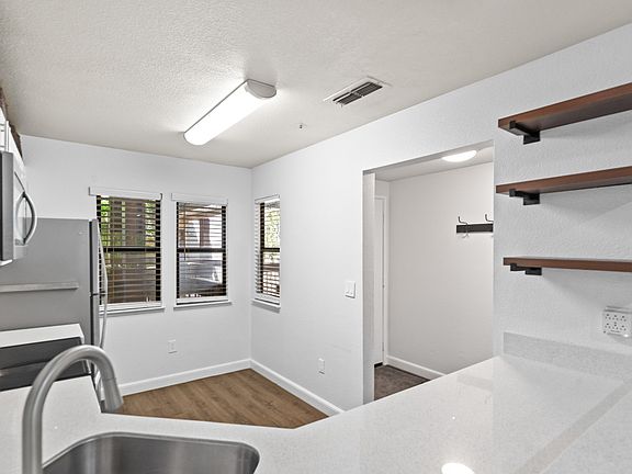 5th image of 1223 S Villa Way