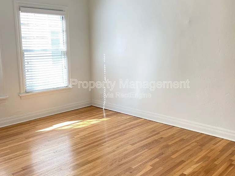 1157 N Maryland Ave #2 — Photo 9