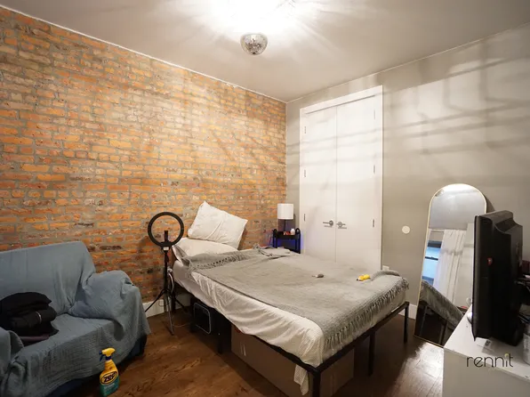 1689 Gates Avenue image 11 of 21