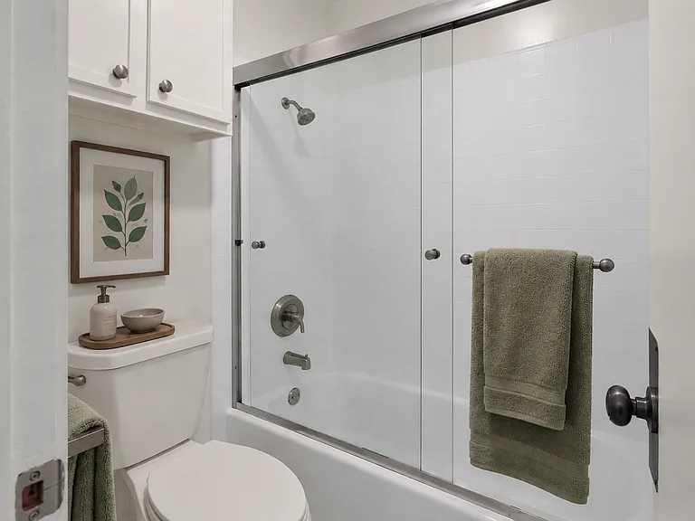 400 S Harvard Blvd — Photo 15