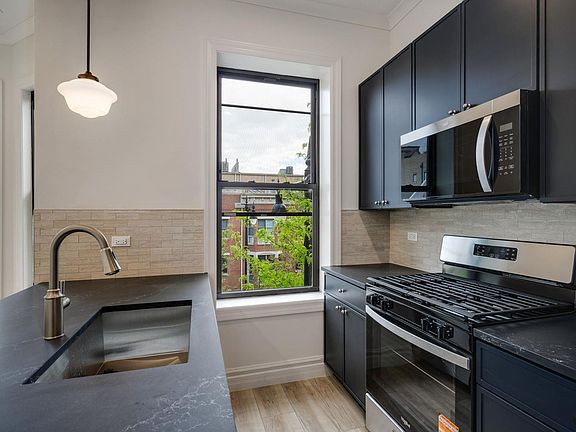 2nd image of 1710 W Belmont Ave #301