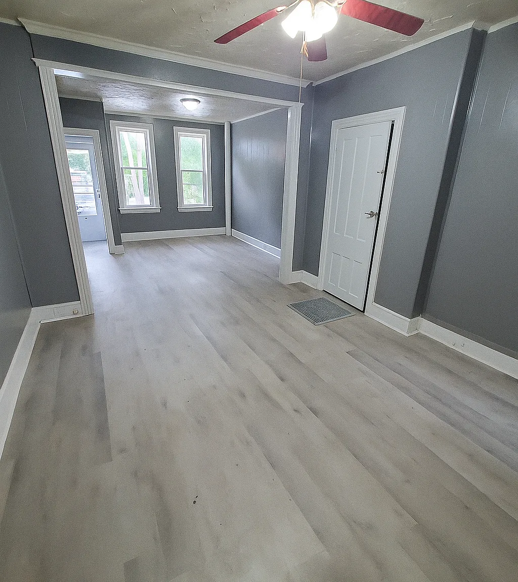 4 bed, 944 sqft, $2,000 — Photo 2