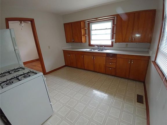 2nd image of 312 Meadow St