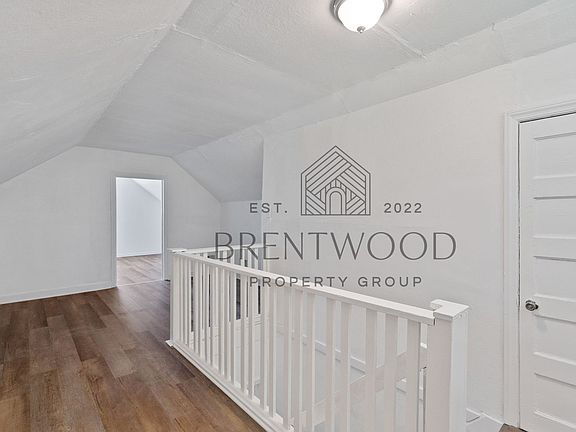 3rd image of 1350 W 32nd St