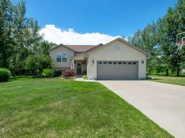 5920 Culpepper Ct, Lowell, MI 49331