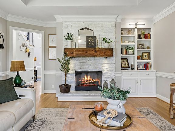 2nd image of 3020 Shady Glen Cir