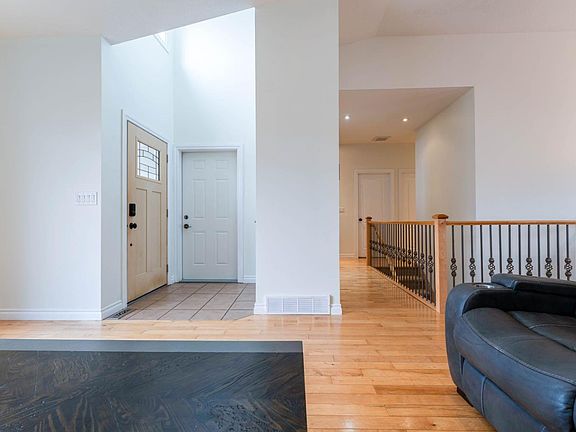 3rd image of 1258 1st Ave NW