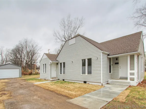 616 S Maple St, Nowata, OK 74048