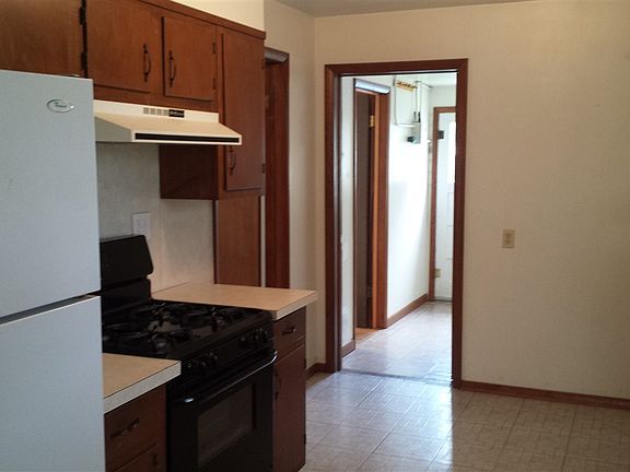 5th image of 1111 W Maine St