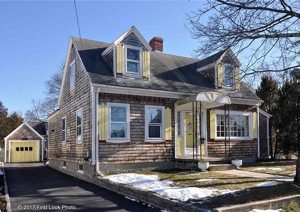 1st image of 11 Cornell Ave E