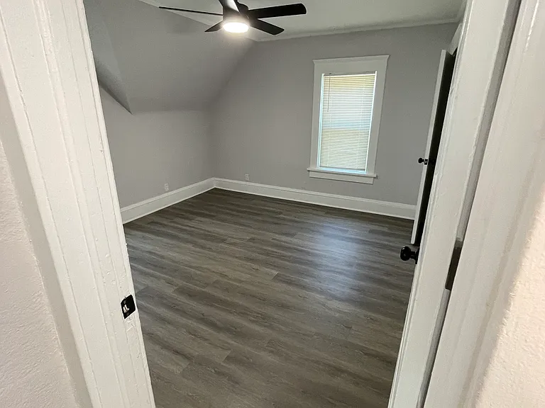 1601 Oakley Ave — Photo 5