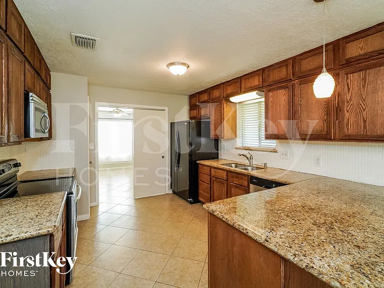 4611 White Cloud Ln — Photo 5
