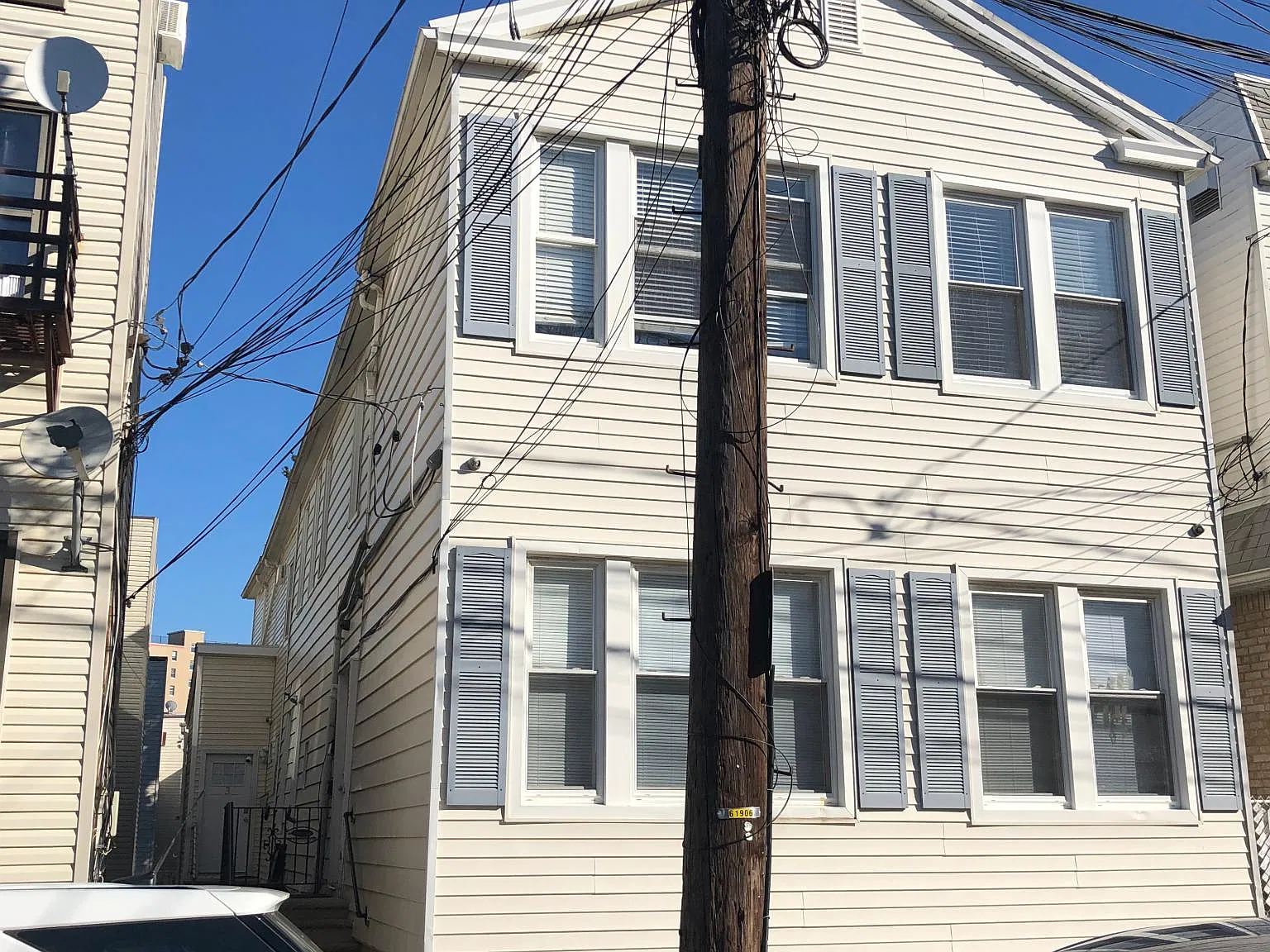 3 bed, 1200 sqft, $2,450 — Photo 1