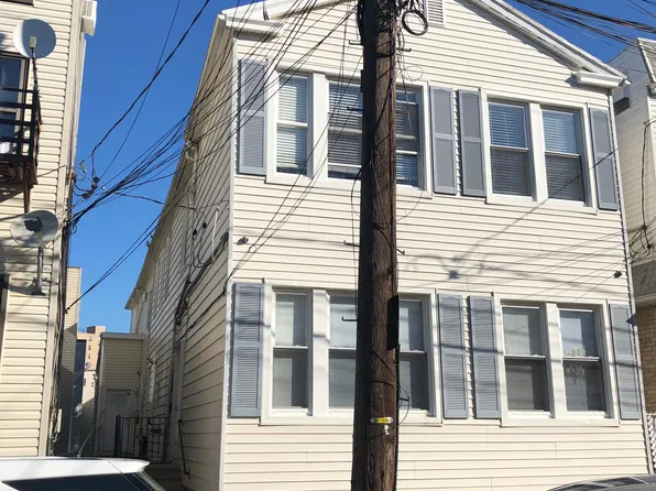 165 W 20th St #2, Bayonne, NJ 07002