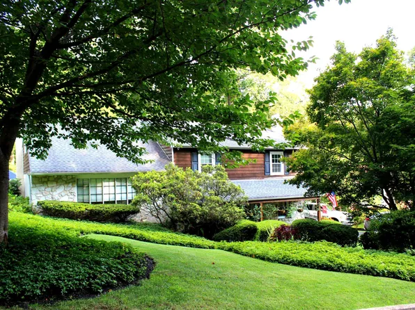 2766 Arrowhead Dr, Langhorne, PA 19053