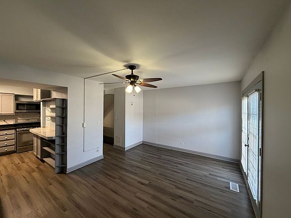 5th image of 634 Robin Ct